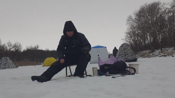 РЫБАЛКА В ФЕВРАЛЕ ПОСЛЕ МОРОЗА.ЛОВЛЯ НА МОРМЫШКУ.БЕЗ УЛОВА НЕ ОСТАЛСЯ.