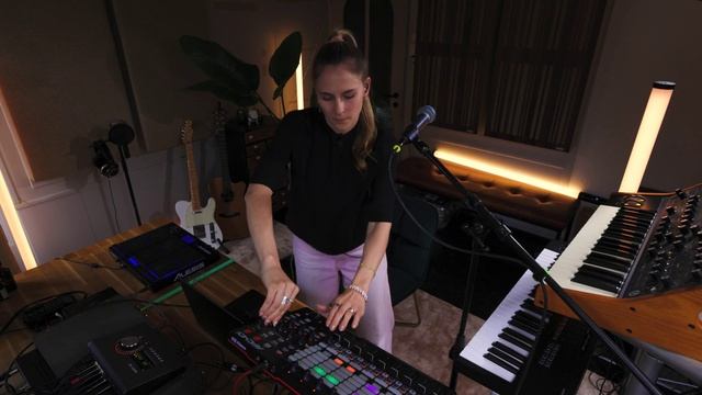 8.12 - Live Performance смотреть онлайн