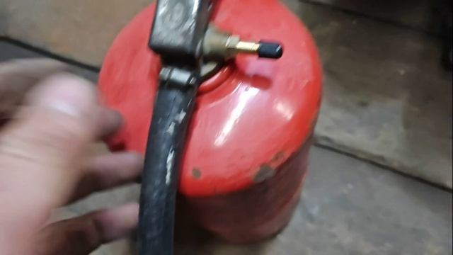 НАГНЕТАТЕЛЬ МАСЛА из огнетушителя. Паяльная ЛАМПА НА ГАЗЕ. смотреть онлайн