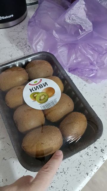 Пошла за хлебом, купила фрукты