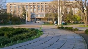 Площадь Профсоюзов Запорожье, тротуары прям "украшены"  надписями "Каменка-Днепровский мехзавод"