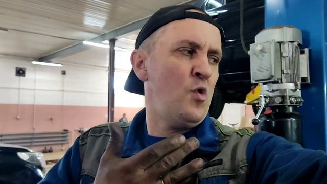 Volvo S60 2,5. Снятие АКПП и отправили на ремонт После ремонта обратно установка АКПП 2 часть смотреть онлайн