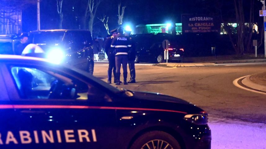 Как в кино: грабители с мигалками и автоматами обнесли инкассаторский фургон на трассе в Италии