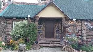 как  отремонтировать  деревянный   дом.  которому  70  лет. арт  бетон  .обзор бани.что стало