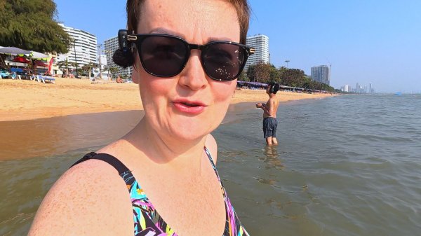 На море как на РАБОТУ в Паттайе! Кто то в ВАННЕ, а мы на пляже ОТМОКАЕМ! Море в Таиланде в феврале