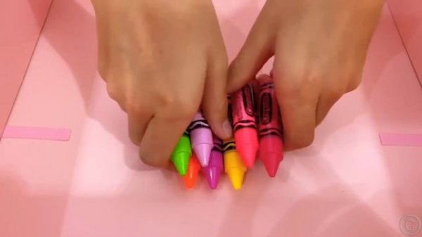 Настя и Стейси играют со съедобной косметикой