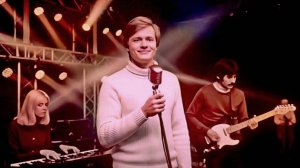 Девушка дорога и река!