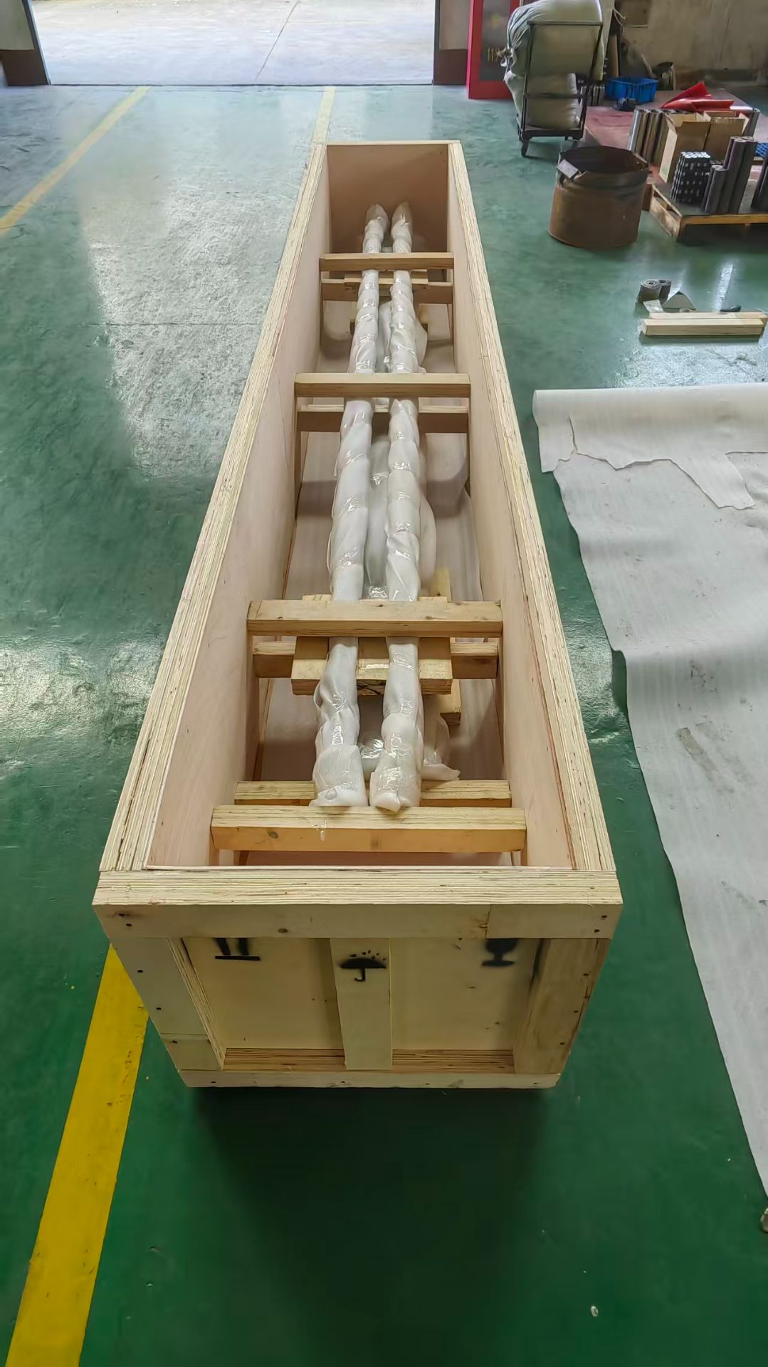 Обзор упаковки перед отправкой Шнековой пары CTE-65 (экструзионной линии Coperion)