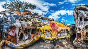 Страусы , слоны , драконы  ,"сумасшедший дом " в Далате . Вьетнам