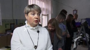 Сотрудники ТИК плетут маскировочные сети