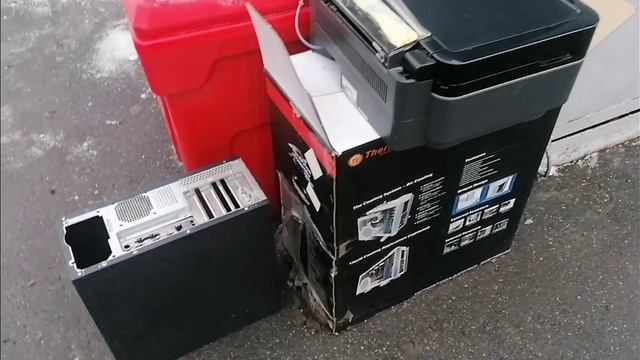 Как я зарабатываю лазая по мусоркам Питера? Dumpster Diving