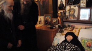 Старец  в гостях у старицы.
Игумен Виссарион и схимонахиня Феодосия. Архив
