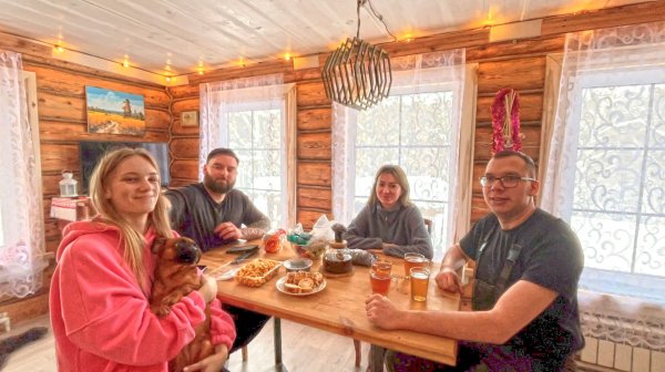 Вместе с гостями решаем проблему с дровами. Дровяник пуст! Кулинарные шедевры на деревенской кухне