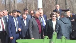 Кордовый ил 4 Андрея Васильвича Разборова и Парламеская дилегация на месте приземления Ю А Гагарина