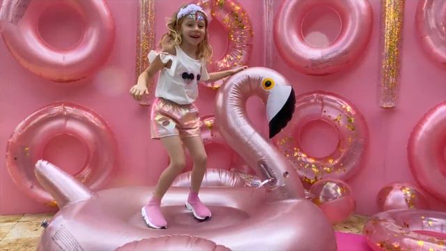 Настя - Тебя поздравит Настя - песня для детей (Official Video) смотреть онлайн