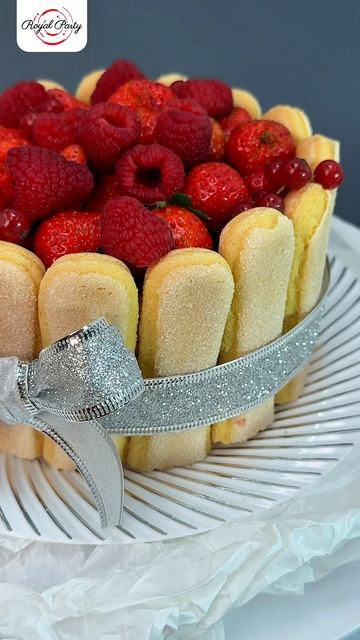 Тарелки пластиковые для сервировки "Серебряная волна" 23 см / 12 штук Royal Party