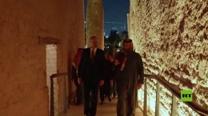 ولي العهد السعودي يرافق الأمير ويليام خلال جولته في حي الطريف المدرج على قائمة التراث العالمي