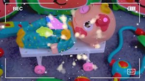 Наблюдайте,как посуда,крошечные плиты и восхитительные блюда оживают в этой расслабляющей игре