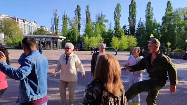 Девки по полю гуляют..... 04.05.24. смотреть онлайн