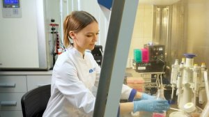 Международный день женщин и девочек в науке: что это значит для них — носить белый халат.