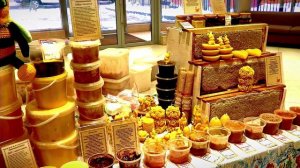 Кочевая пасека семьи Тюриных открывает ярмарку в Твери с 11 февраля