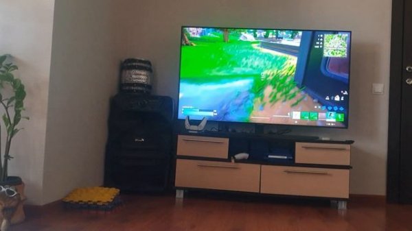 играю в fortnite