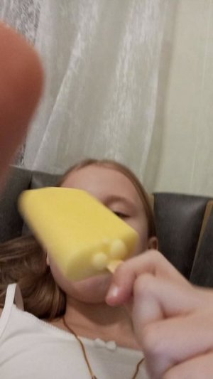 ем мороженое с шариками