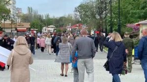 ФЕОДОСИЯ Людей полно 9 мая 80-я Годовщина - День Победы Вечный ОГОНЬ Стела Показал ВСЮ ПРАВДУ