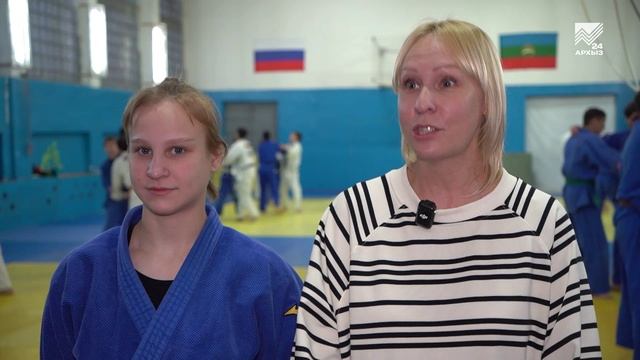 Стефания Кириллова завоевала «золото» первенства России по самбо смотреть онлайн