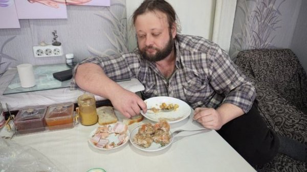 Всю ночь готовили шикарный диетический холодец и тающее на дёснах сало Вкусно кушает ПОДВАЛ ИЛЬИЧА