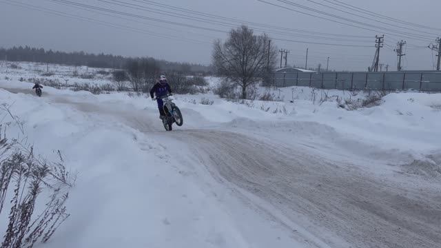Школа мотокросса ZRT Тренировки волн смотреть онлайн