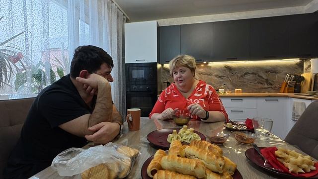 Мукбанг /Пробуем хинкали и вспоминаем прошлое/. смотреть онлайн