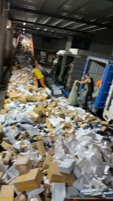 Сортировка посылок в Китае смотреть онлайн