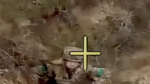 🇷🇺🎮💥Неожиданный визит российского дрона на оптоволокне к ВСУшнику в яме…