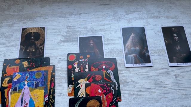 4 королевы кто сегодня о вас вспоминает? Таро расклад смотреть онлайн