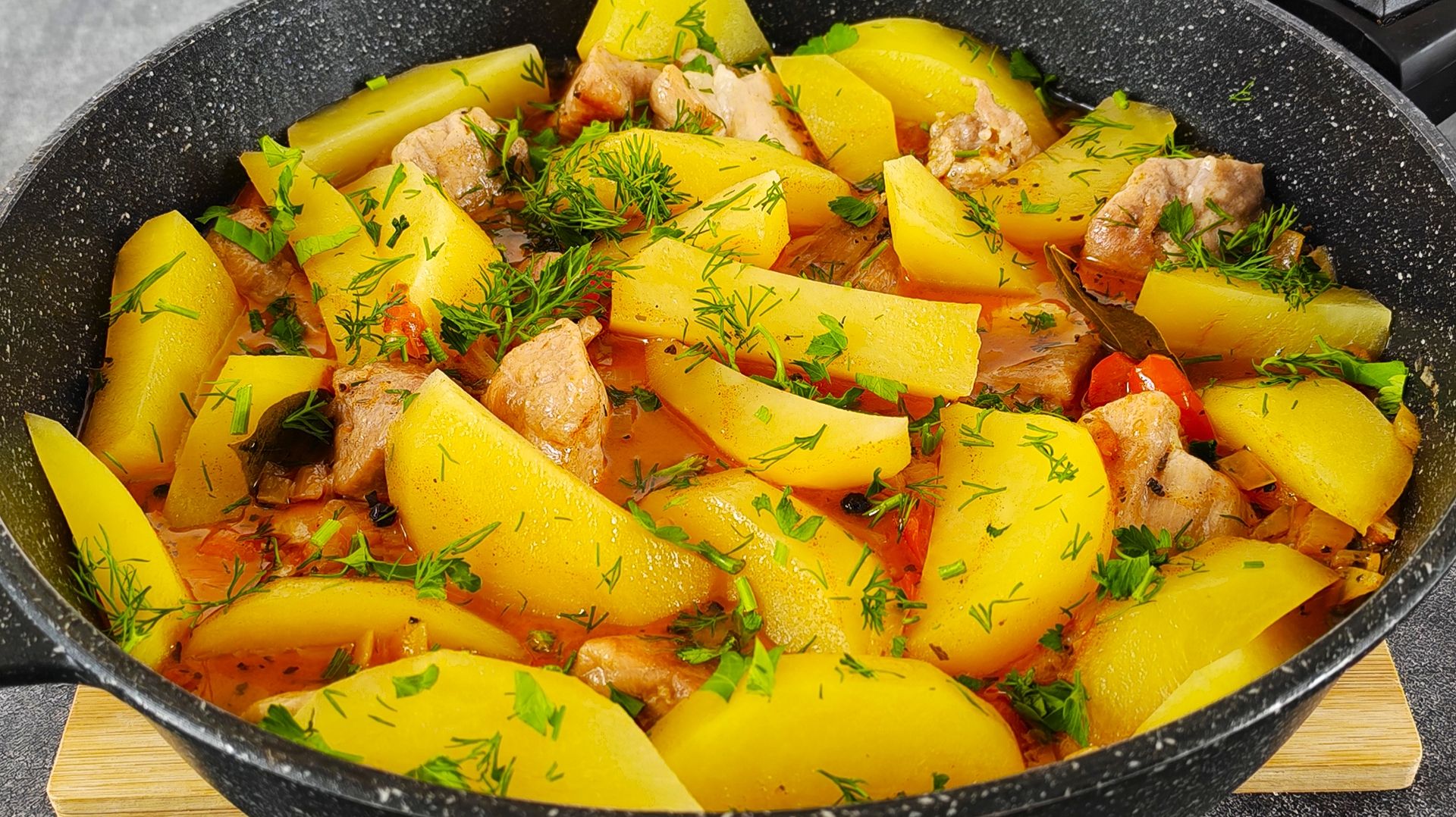 Нежное и сочное мясо с картофелем. Очень вкусный рецепт смотреть онлайн