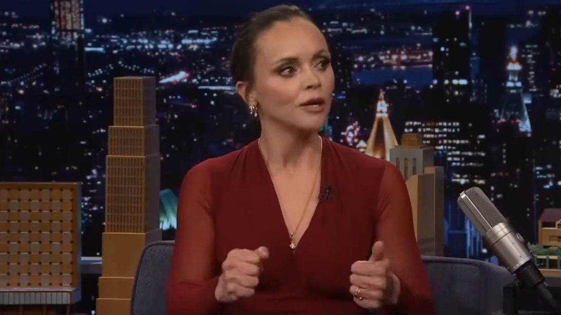 Кристина Риччи называет свою дочь «дикаркой», рассказывает о «Уэнсдей» и «самом безумном» сезоне смотреть онлайн