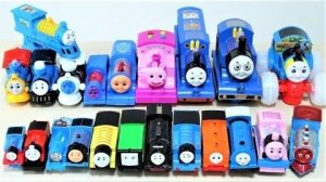 Вставьте батарейки в игрушки Томаса