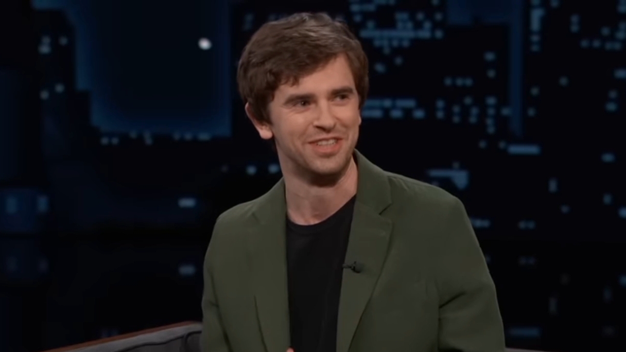 Фредди Хаймор о концовке «Хорошего доктора», позоре на занятиях по спиннингу и трудностях в ... смотреть онлайн