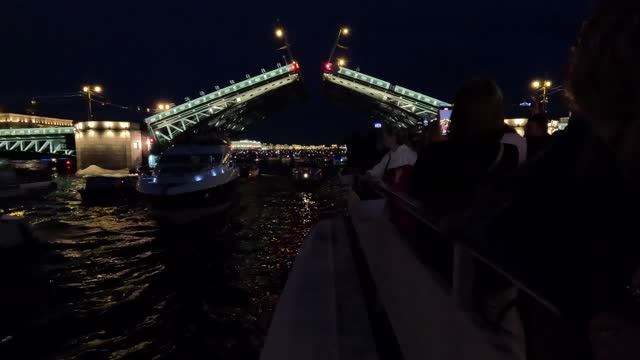 Разведение мостов. Санкт-Петербург.2025. смотреть онлайн