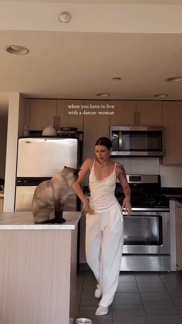 Когда постоянно живешь с женщиной, которая танцует смотреть онлайн