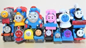 Вставьте батарейки в игрушки