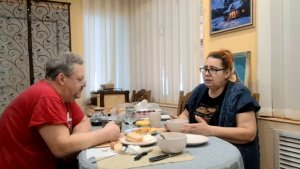 1047 Вторую ночь не спим Опять Яйца. Вчера прощалась с ним.