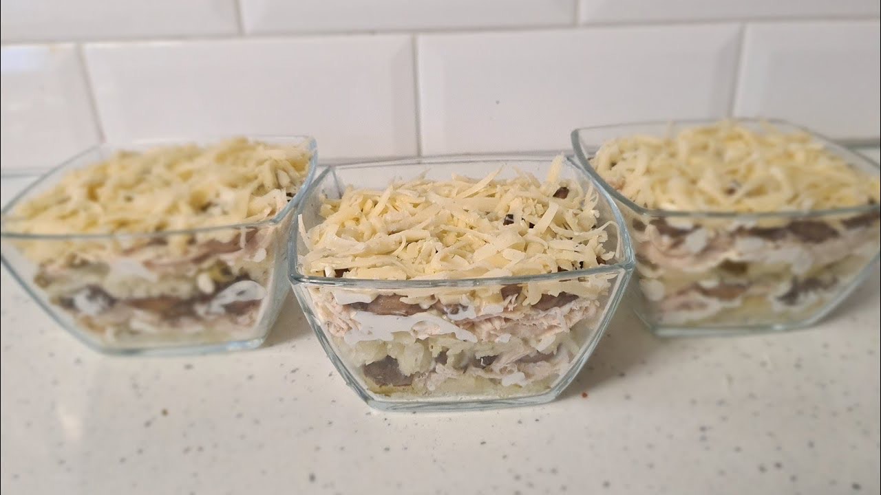 Быстрый,вкусный и лёгкий салат с куриной грудкой и грибами!!!
