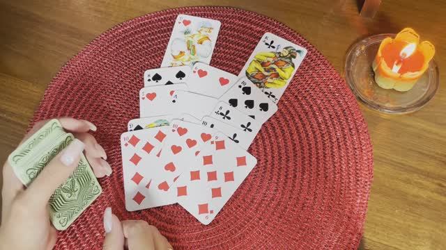 Червонная дама. Гадание на игральных картах смотреть онлайн