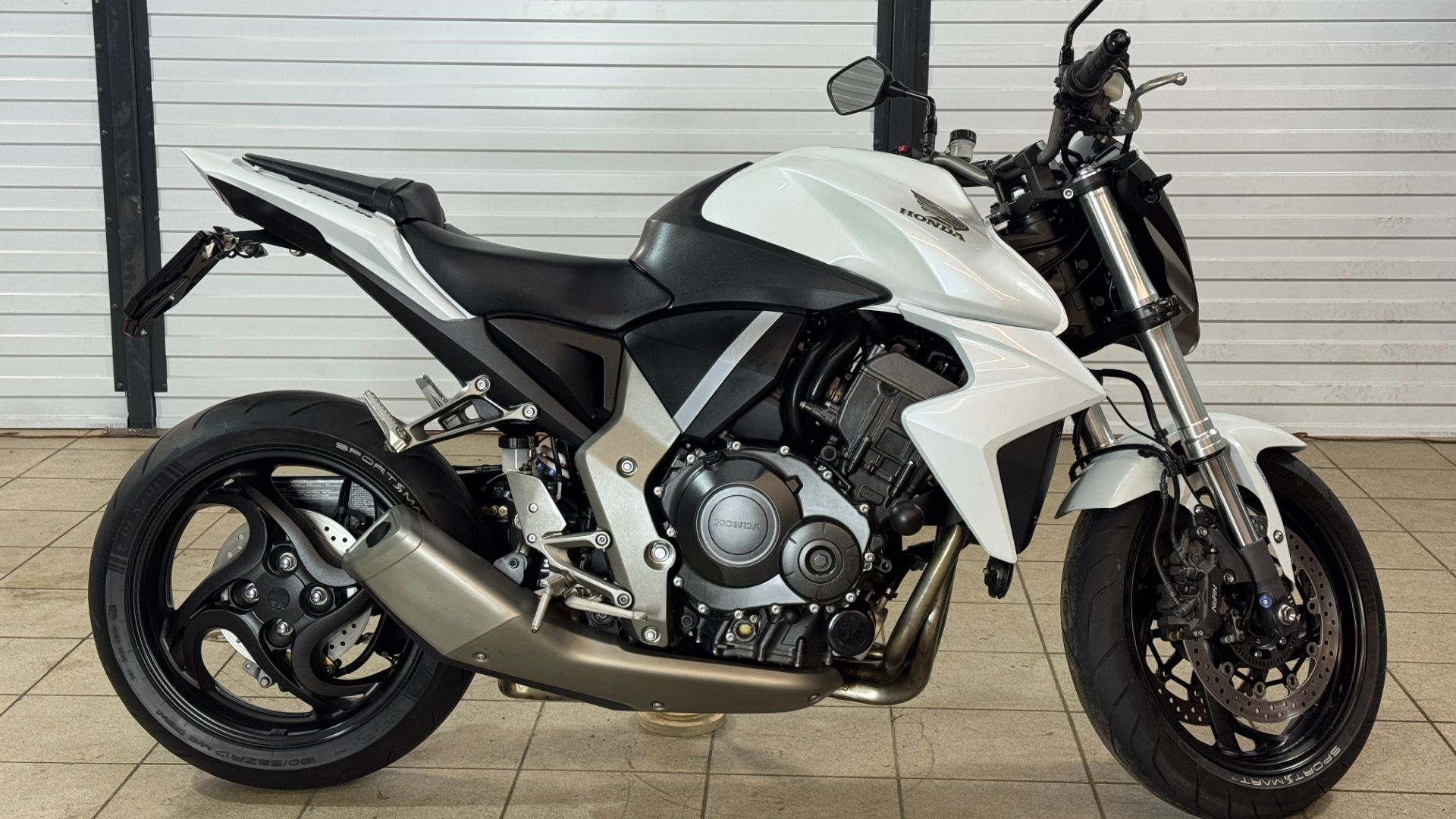 Honda CB1000R смотреть онлайн