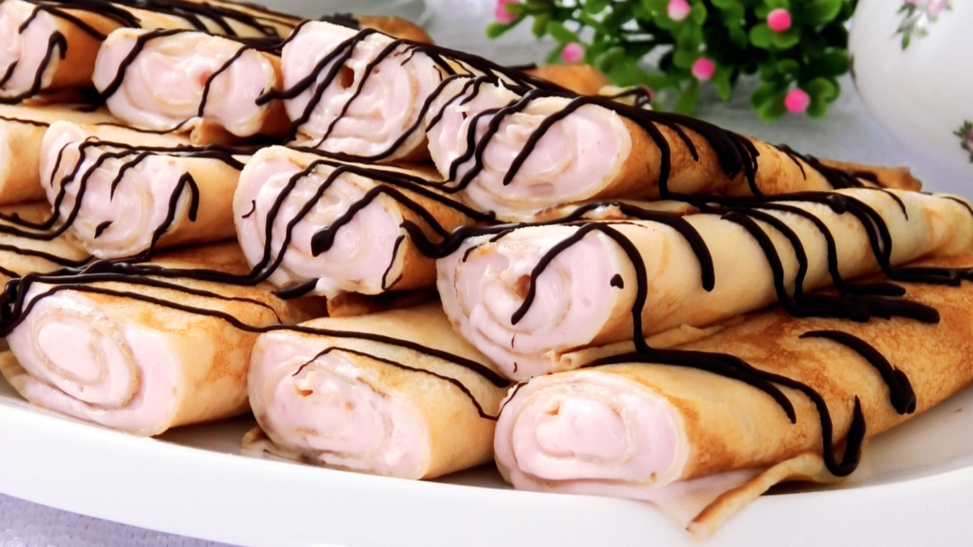 Нежные блинчики с зефирным кремом смотреть онлайн