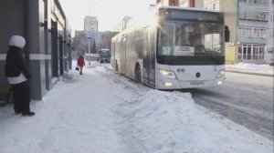 Гигант на колесах по улицам Кургана курсирует тестовый автобус, удивляя горожан