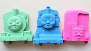 Я сделал Томаса и его друзей из кинетического песка