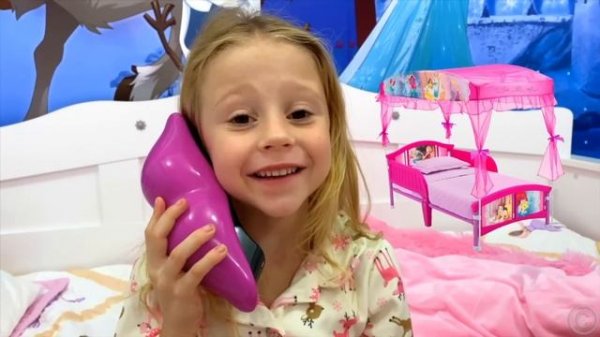Настя и её новая кровать-карета для принцессы